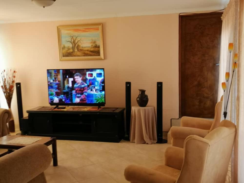 Jjp Self Catering - Three Bedroom House Lüderitz Extérieur photo
