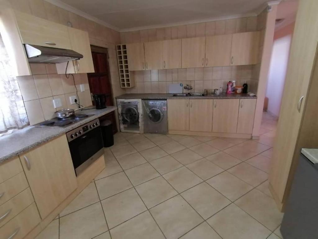 Jjp Self Catering - Three Bedroom House Lüderitz Extérieur photo