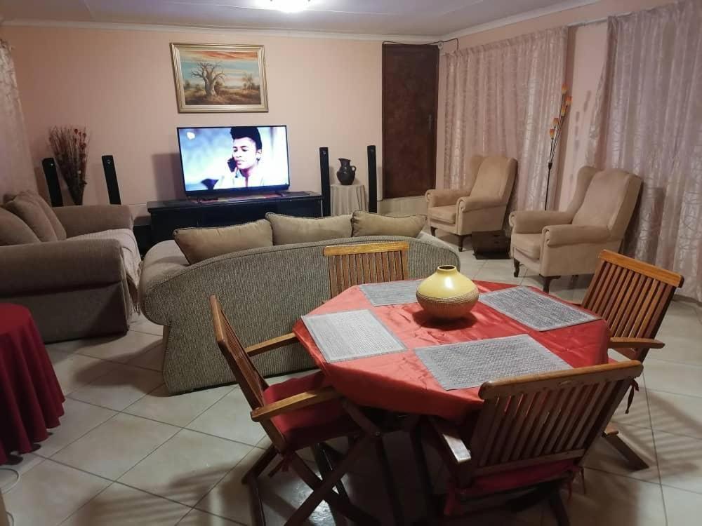 Jjp Self Catering - Three Bedroom House Lüderitz Extérieur photo
