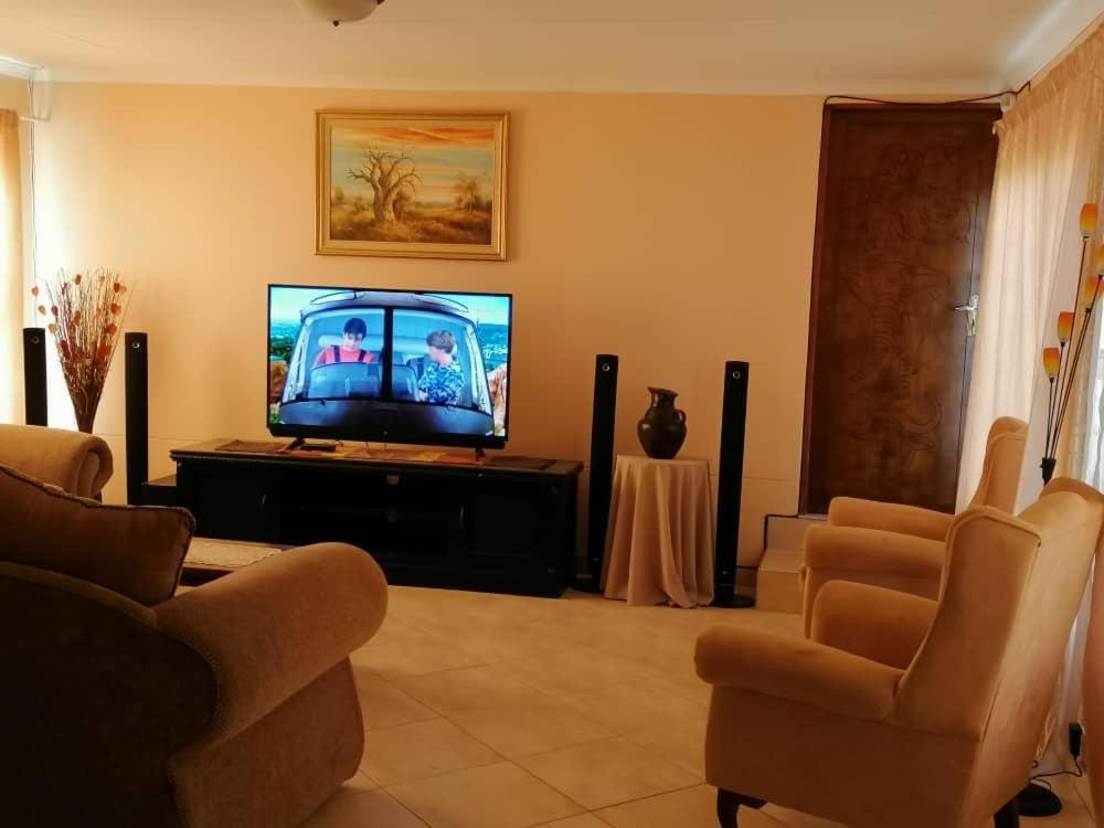 Jjp Self Catering - Three Bedroom House Lüderitz Extérieur photo
